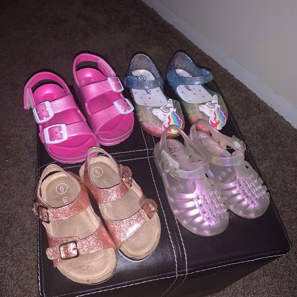 Lot of baby girl summer shoes size 6c - Picture 2 of 2